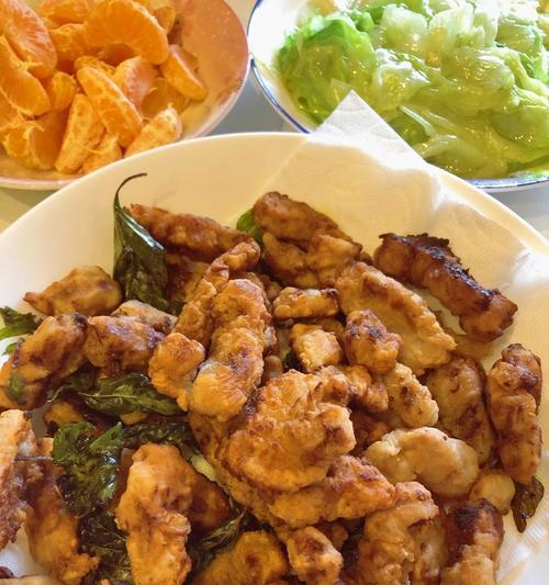 丝瓜小酥肉的制作方法（用丝瓜和猪肉做出口感酥脆的美味佳肴）