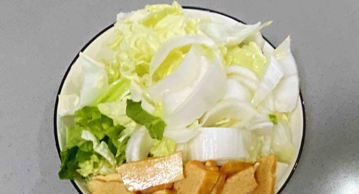 小青菜炒豆腐干的做法（清爽美味，营养丰富的家常菜）