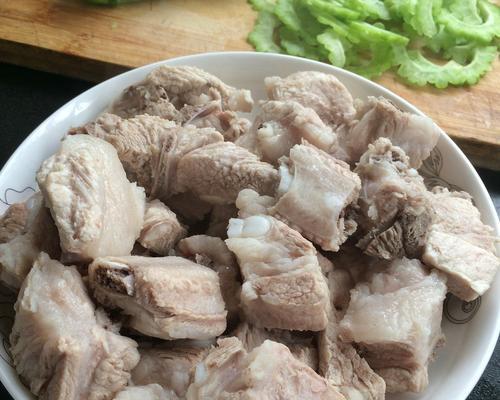 品尝小排面的美味世界（探秘小排面的制作方法和独特风味）