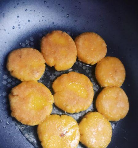 自制小南瓜饼（营养美味，轻松做起）