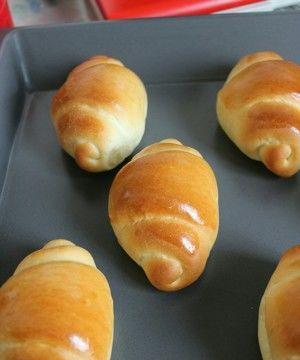 小面包卷的制作方法（用简单材料做香脆可口的小面包卷）