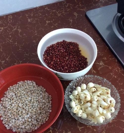 小米燕麦红豆粥的做法（营养丰富，简单易做，美味可口）