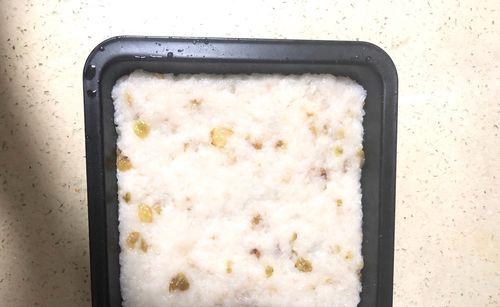 手把手教你做小米凉糕（小清新口感的家常甜品，简单易学，让你尝到冰爽甜蜜）