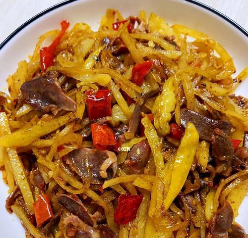 小米辣炒鸭杂的做法（麻辣美食，尝尽鸭杂鲜美之味）