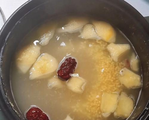 小米红枣苹果粥的做法（健康美味，家庭必备）