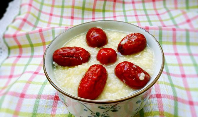 轻松制作营养美味的小米红枣黑芝麻糊（15个步骤教你一次性学会制作小米红枣黑芝麻糊）