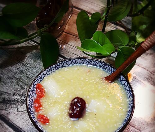 小麦粥的制作方法和营养价值（多种小麦粥做法教程，让你轻松吃出美味与健康）