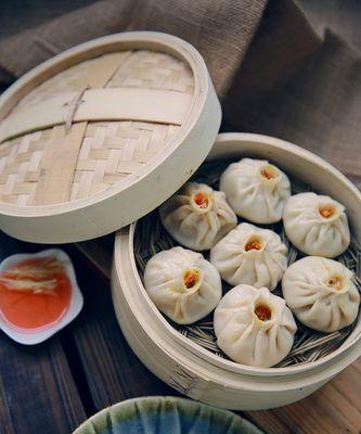 手把手教你制作正宗上海小笼汤包，真实还原老上海味道（味蕾与心灵的双重享受，食在上海记忆中）