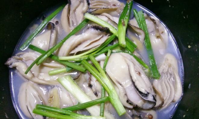 以香酥大蚝为主角的美食探秘（让你品尝到最正宗的海鲜美味）