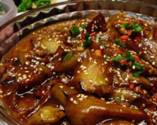 以香丝茄子为主料的美食做法（手把手教你制作口感鲜美的香丝茄子，让你爱上做菜！）