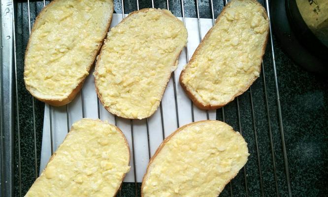 如何制作香喷喷的大蒜面包（一步步教你做出美味的大蒜面包，惊艳你的味蕾）