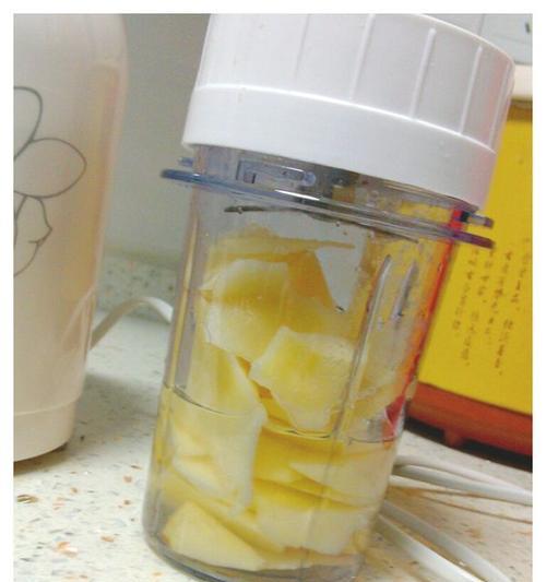 如何制作香浓苹果汁（教你轻松制作美味健康的苹果汁）