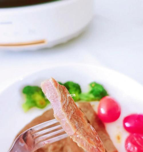 品味香嫩小牛扒的独特做法（享受美味佳肴的精髓之处）