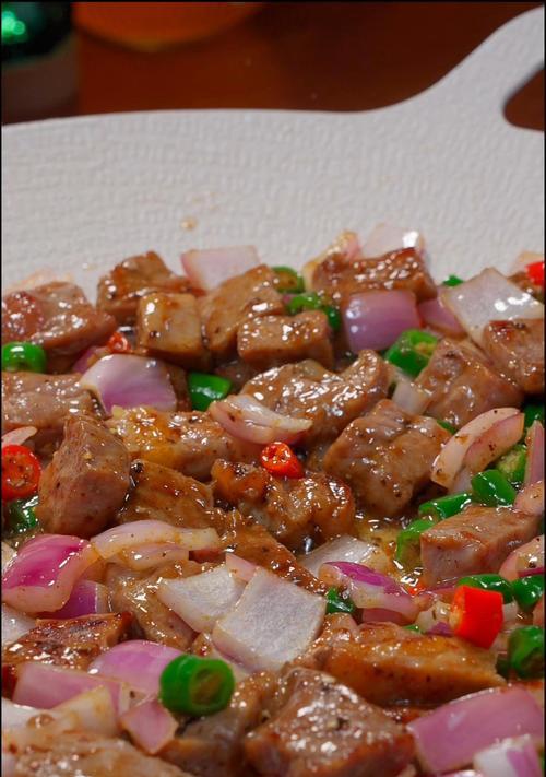 品味香嫩小牛扒的独特做法（享受美味佳肴的精髓之处）