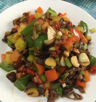香嫩鸡胗炒面的制作方法（美味炒面，一份来自厨房的味蕾享受）