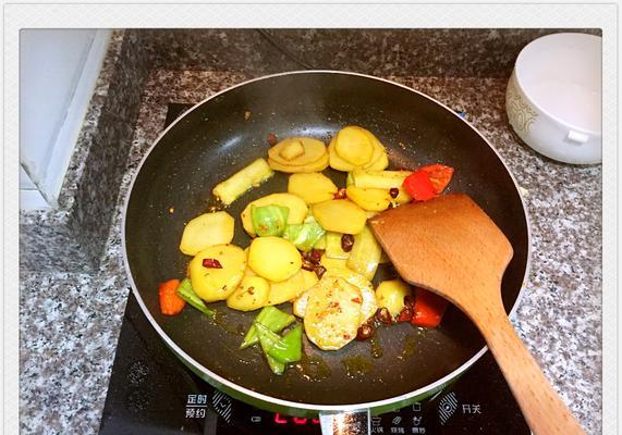 香辣孜然土豆片的制作方法（重口味美食，学会制作土豆片）