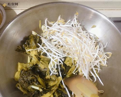 以香辣鱼鳞汤为主题的美食烹饪指南（一道香辣开胃的汤，让你在冬日里感受四季美食的魅力）