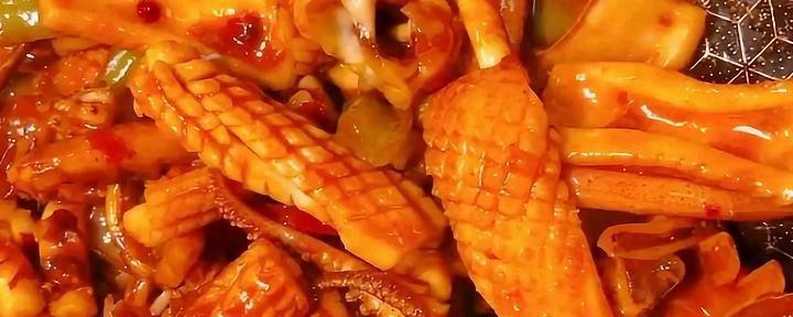 香辣鱿鱼花的做法（用香料和鱼肉制作一道美味佳肴）