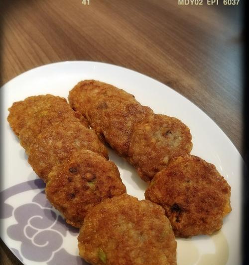 香煎莲藕角的做法（以鲜嫩莲藕制作口感独特的美食佳品）