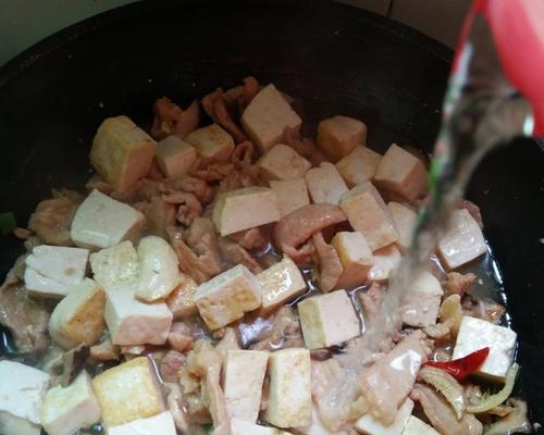 香煎红烧豆腐的做法（用煎煮方法让豆腐更香）