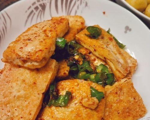 享受美味的香煎豆腐（用新方法烹制的香煎豆腐）