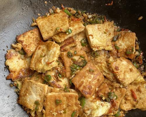 享受美味的香煎豆腐（用新方法烹制的香煎豆腐）