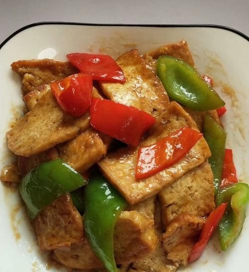 香煎豆腐焖鱼块，美味可口的家常菜（味道鲜美）