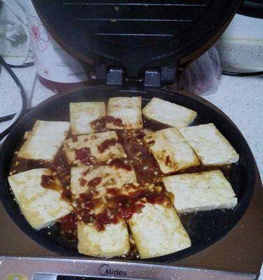 香煎豆腐饼的做法（打造美味的素食佳肴）