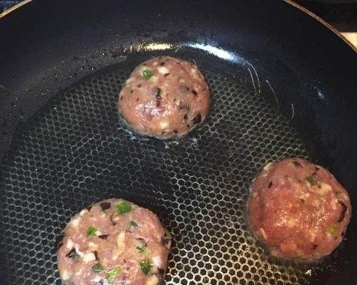 香煎葱肉饼（一口咬下）