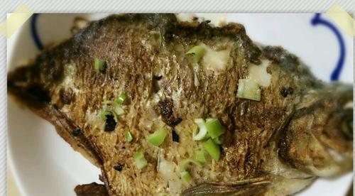 如何用香煎鲳鱼块制作美味佳肴（香气扑鼻）