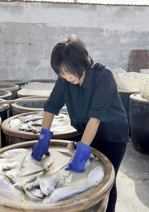 香煎白鳞鱼的制作方法（以健康低脂的方式享受美味海鲜佳肴）