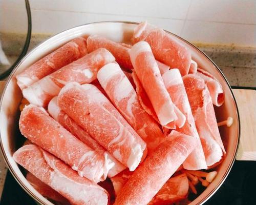 香菇猪肉白菜卷的制作方法（轻松学会制作美味的香菇猪肉白菜卷）