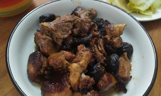 家常美味，香菇鸭肉大餐（用香菇和鸭肉）