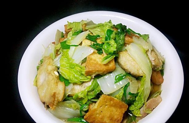 学会香菇西芹炒油豆腐，做出美味的素菜佳肴（家常小炒菜）