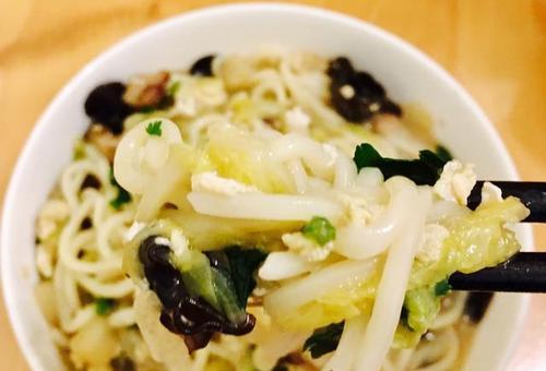 教你做香菇卧蛋面（家常美食）
