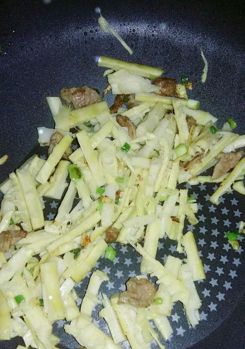 用香菇笋干酱做菜的秘密（融汇中西口味丰富餐桌风味）