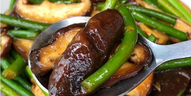 香菇蒜苔炒肉，美味健康又简单（家常菜谱）