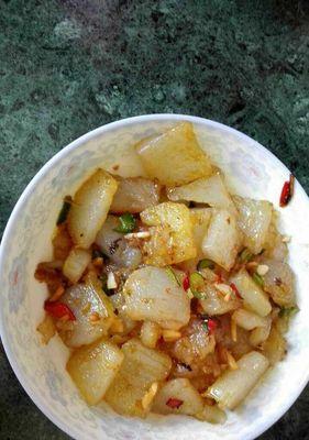 香菇肉沫炒凉粉，美味可口（新手也能轻松上手）