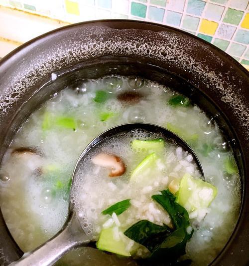 香菇青菜粥的美味做法（健康养生的精选早餐菜谱）