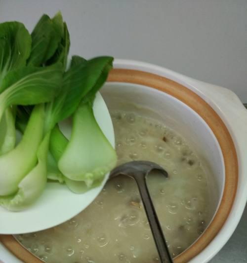 香菇青菜粥的美味做法（健康养生的精选早餐菜谱）