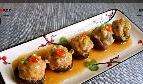 家常美食（用新鲜油菜和多种香料烹制）