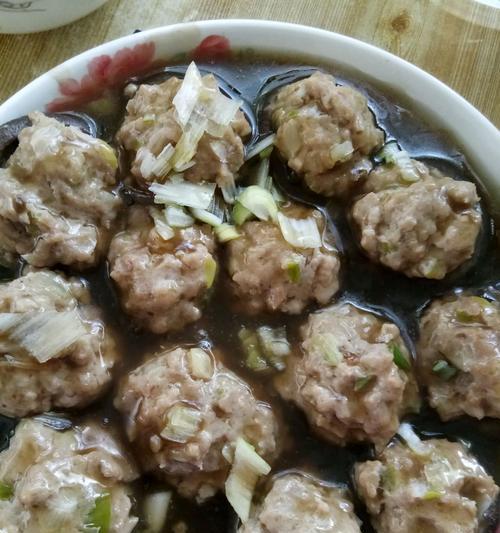 美味香菇酿肉炖——一道家常好菜（家庭美食中的经典）