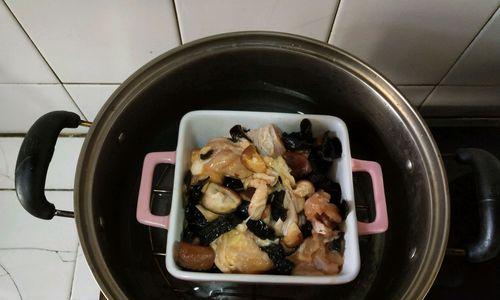 美味香菇木耳蒸鸡的制作方法（做出口感嫩滑）