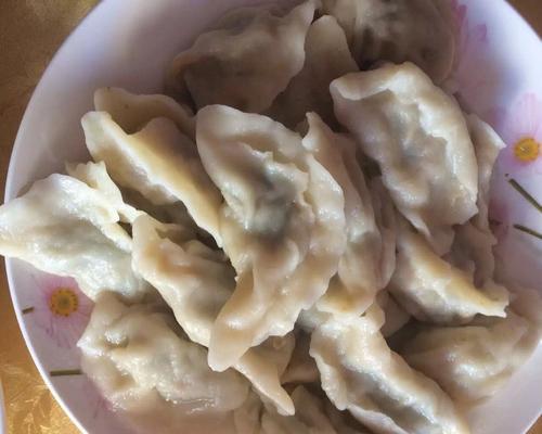 美味香菇木耳饺子的制作方法（口感鲜美的健康饺子）