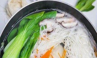 做法大公开——香菇木耳鸡蛋面（简单易学）