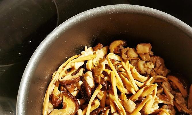 健康美味，香菇木耳黄花菜面的做法（简单易学）