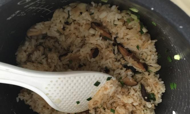 四川腊肠香菇焖饭制作秘笈（口感细腻）