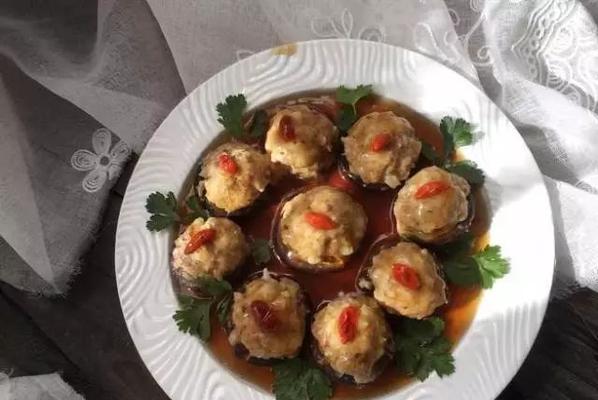 香菇莲藕蒸肉，美味健康的家常菜（传统食材搭配）