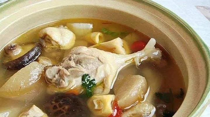 用香菇老鸭汤喝遍秋冬暖胃（让你的味蕾尽情享受老鸭的鲜美）