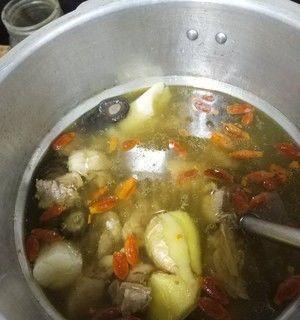 用香菇老鸭汤喝遍秋冬暖胃（让你的味蕾尽情享受老鸭的鲜美）